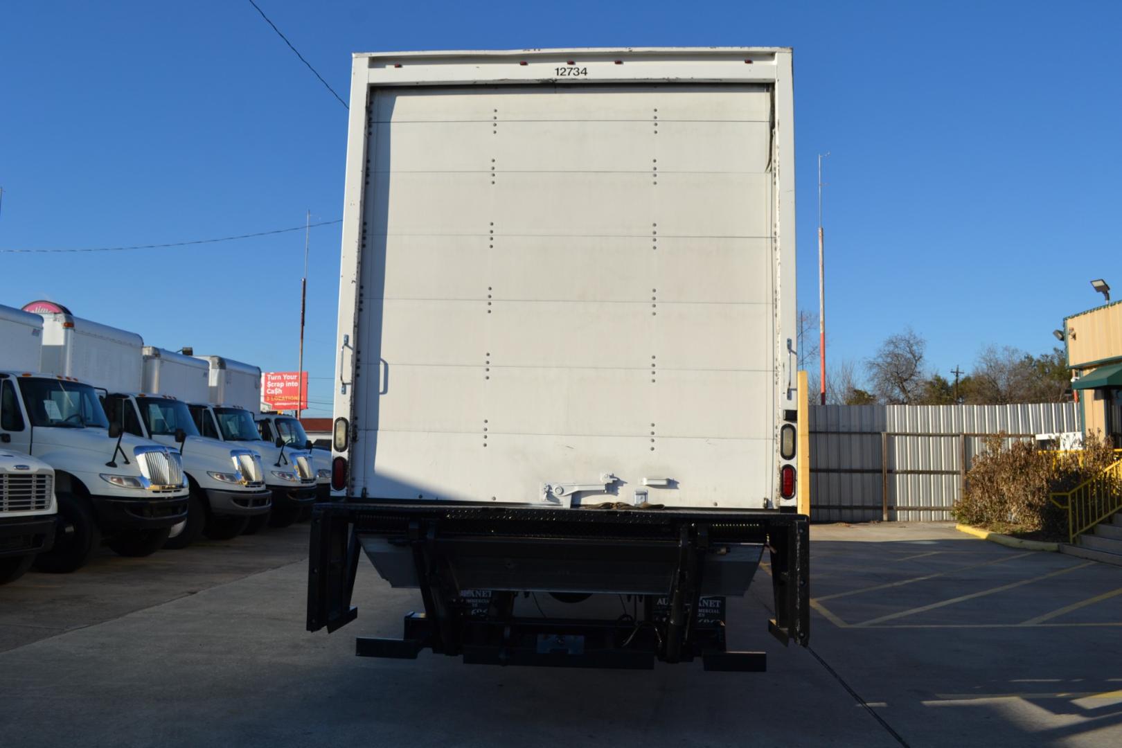 2016 WHITE /BLACK FREIGHTLINER M2-106 with an CUMMINS ISL 8.9L 280HP engine, ALLISON 3000HS AUTOMATIC transmission, located at 9172 North Fwy, Houston, TX, 77037, (713) 910-6868, 29.887470, -95.411903 - Photo#5